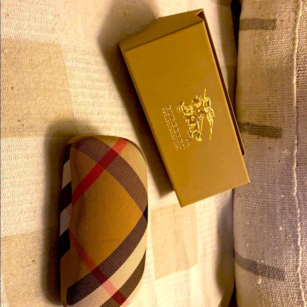 Burberry clam shell eye glass case